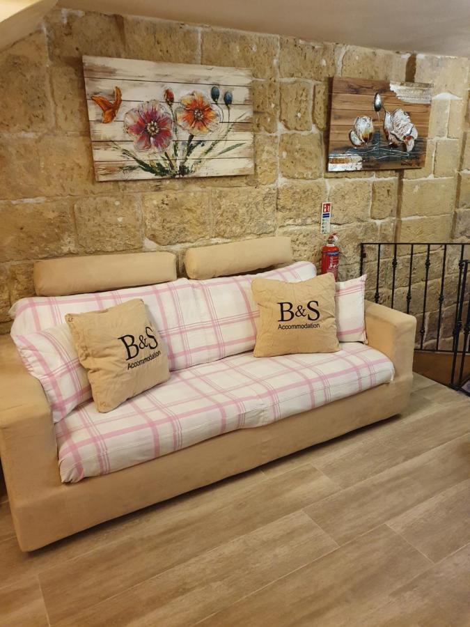 B&S Accommodation Renovated 18 Century House Of Character In Hal Ghaxiak 외부 사진